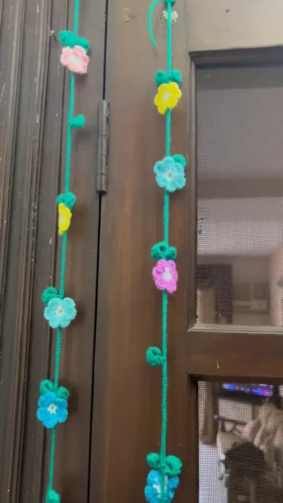 Crochet Floral Wall Hanging (Set of4)